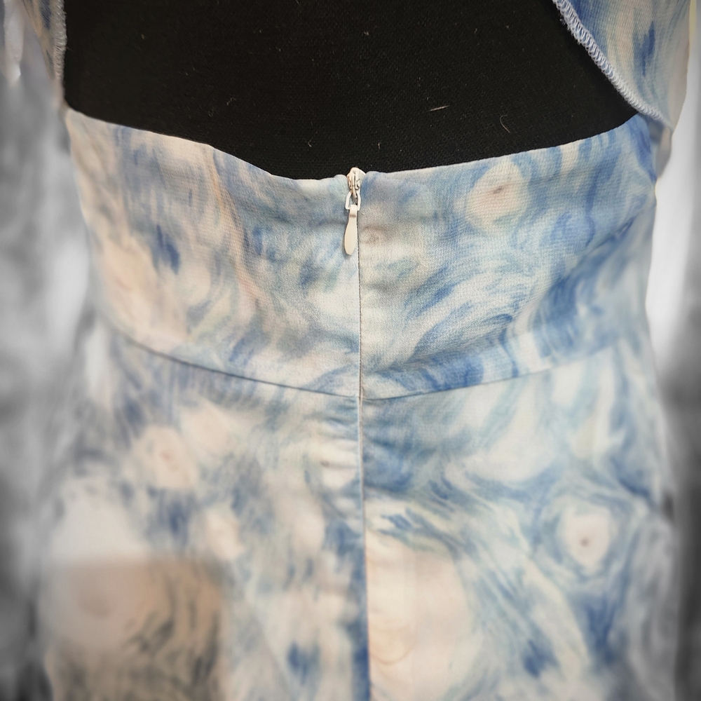 Chic Blue Patterned Backless Dress - image 3